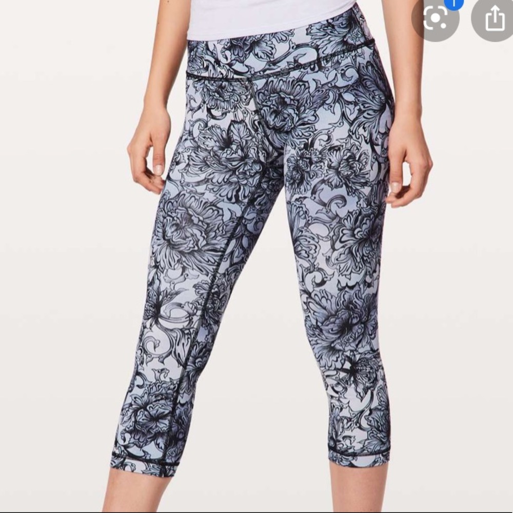 Women’s lululemon Wunder Under high rise crops 8